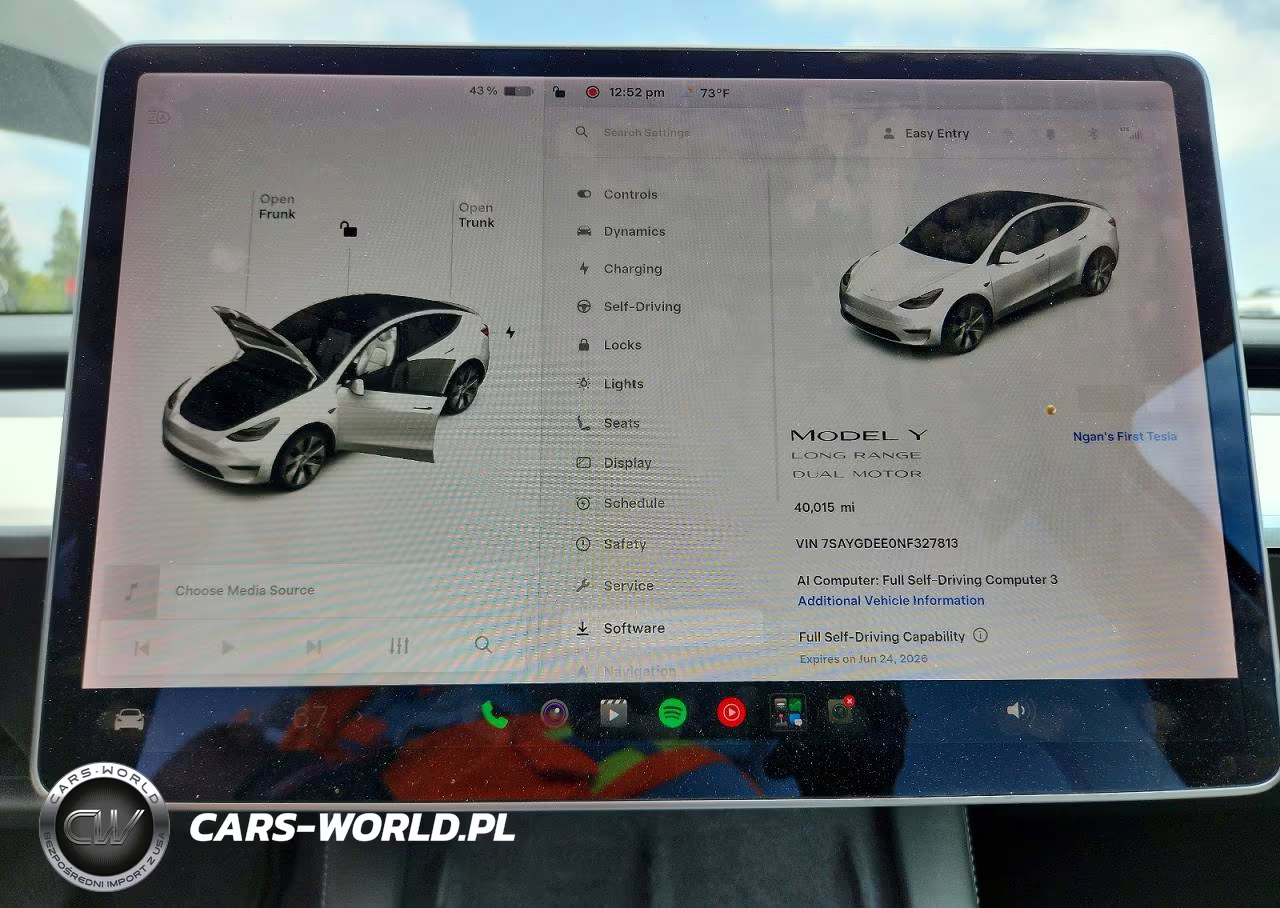 2022 Tesla Model Y VIN:7SAYGDEE0NF327813 - 9