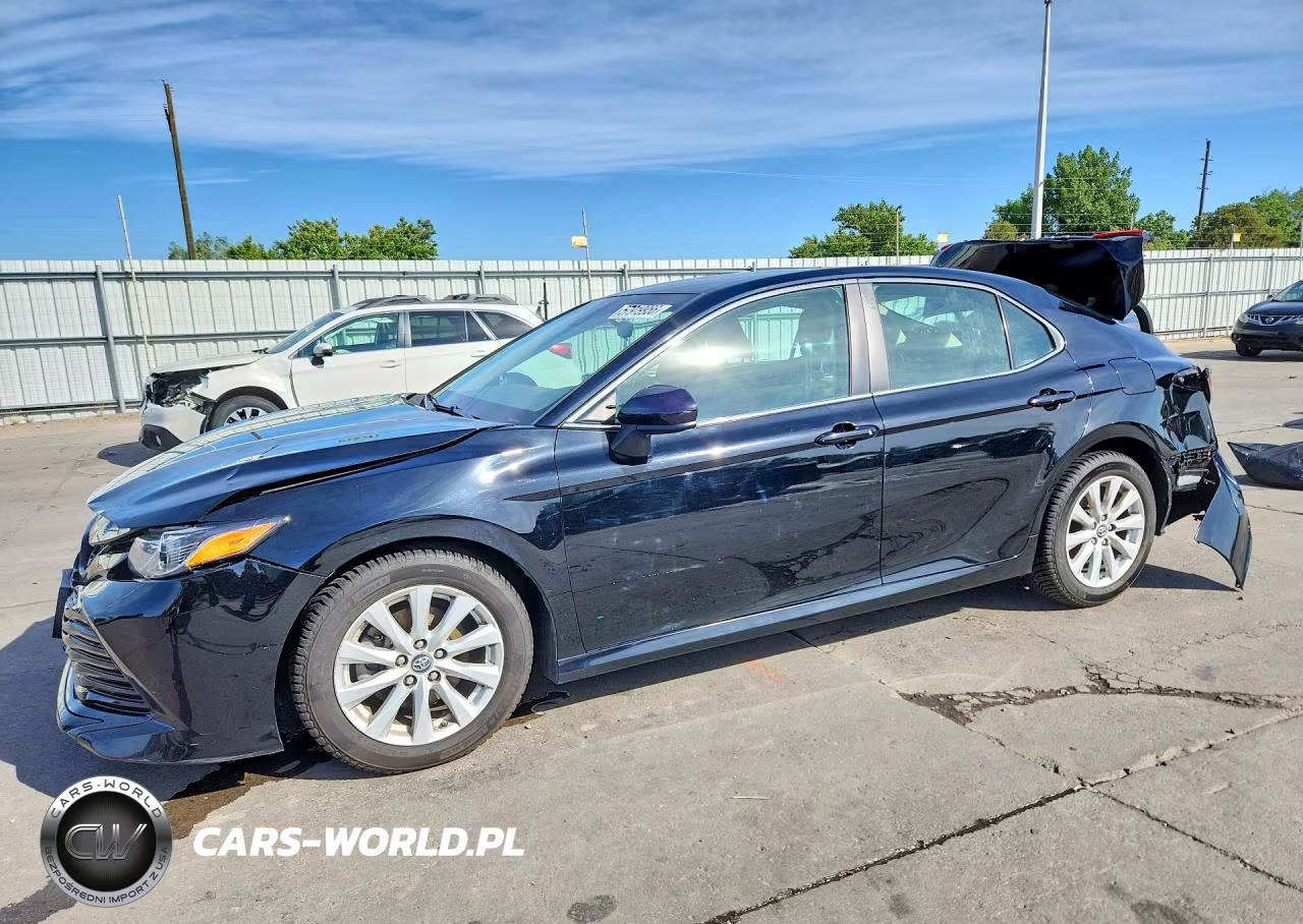 2018 Toyota Camry Le – zdjęcie 1 z 12