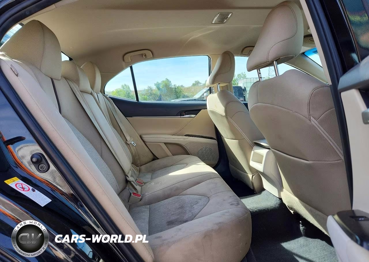 2018 Toyota Camry Le VIN:4T1B11HK8JU053374 - 10