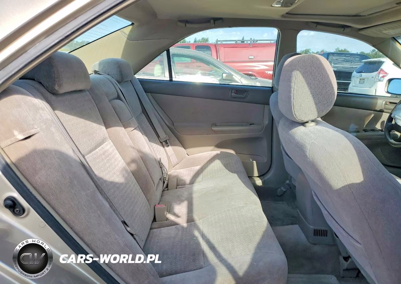 2003 Toyota Camry Le VIN:JTDBE32K930240839 - 10