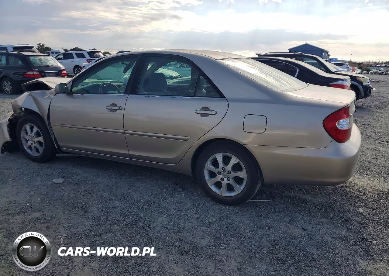 2003 Toyota Camry Le VIN:JTDBE32K930240839 - 2