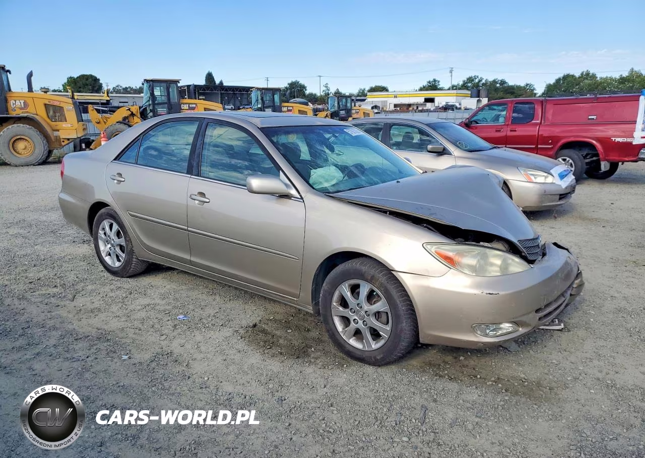 2003 Toyota Camry Le VIN:JTDBE32K930240839 - 4
