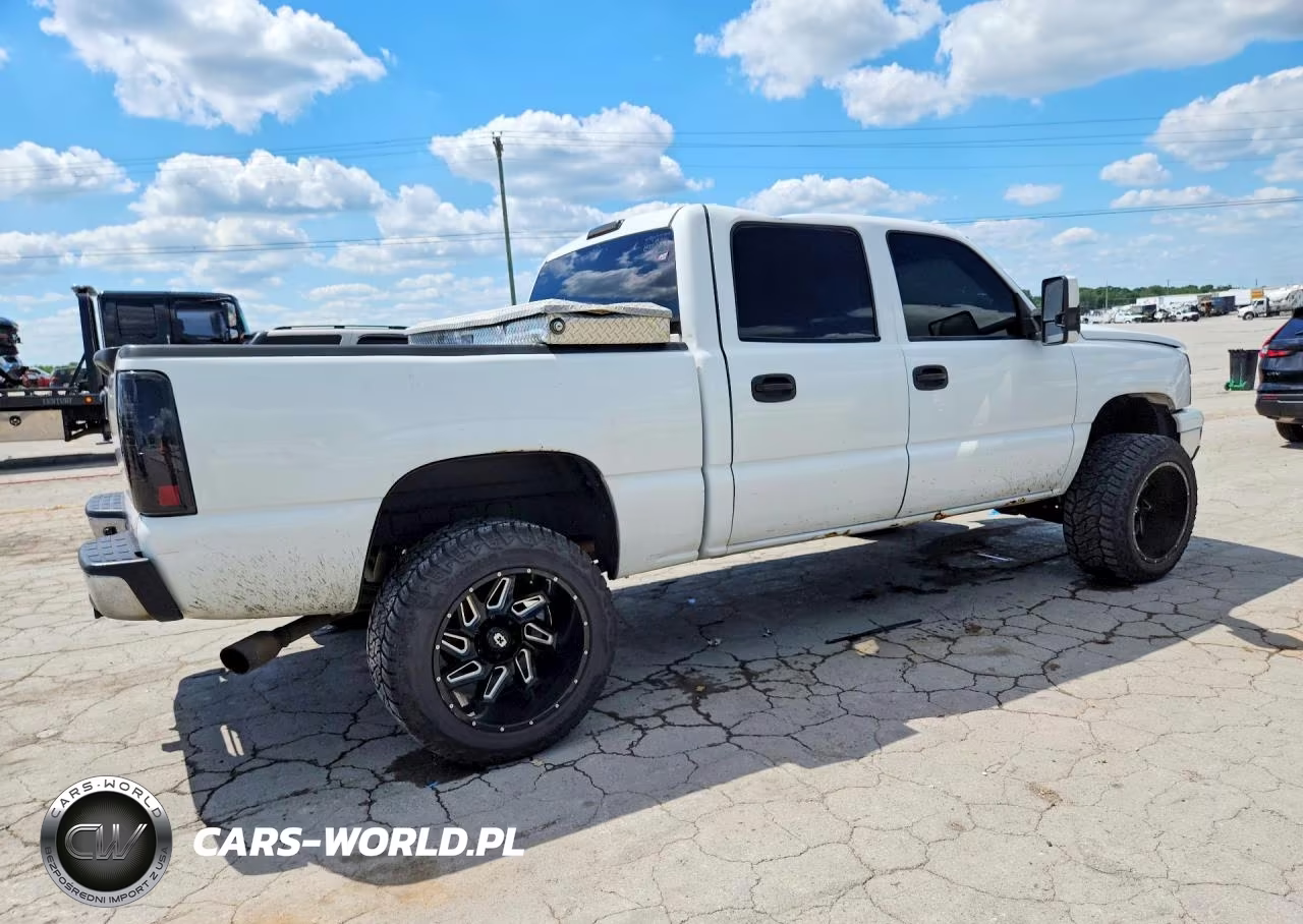 2007 Chevrolet Silverado K1500 Classic Crew Cab VIN:2GCEK13Z471148568 - 3