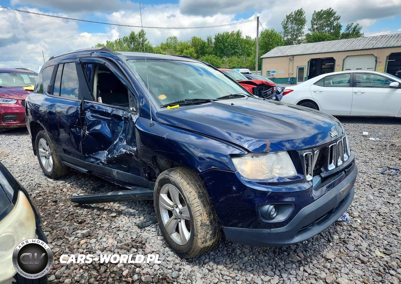 2012 Jeep Compass Latitude VIN:1C4NJDEB9CD577627 - 4