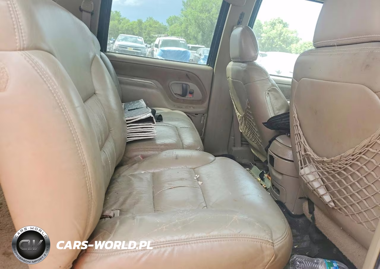 1998 Chevrolet Suburban K1500 VIN:3GNFK16R6WG102673 - 10