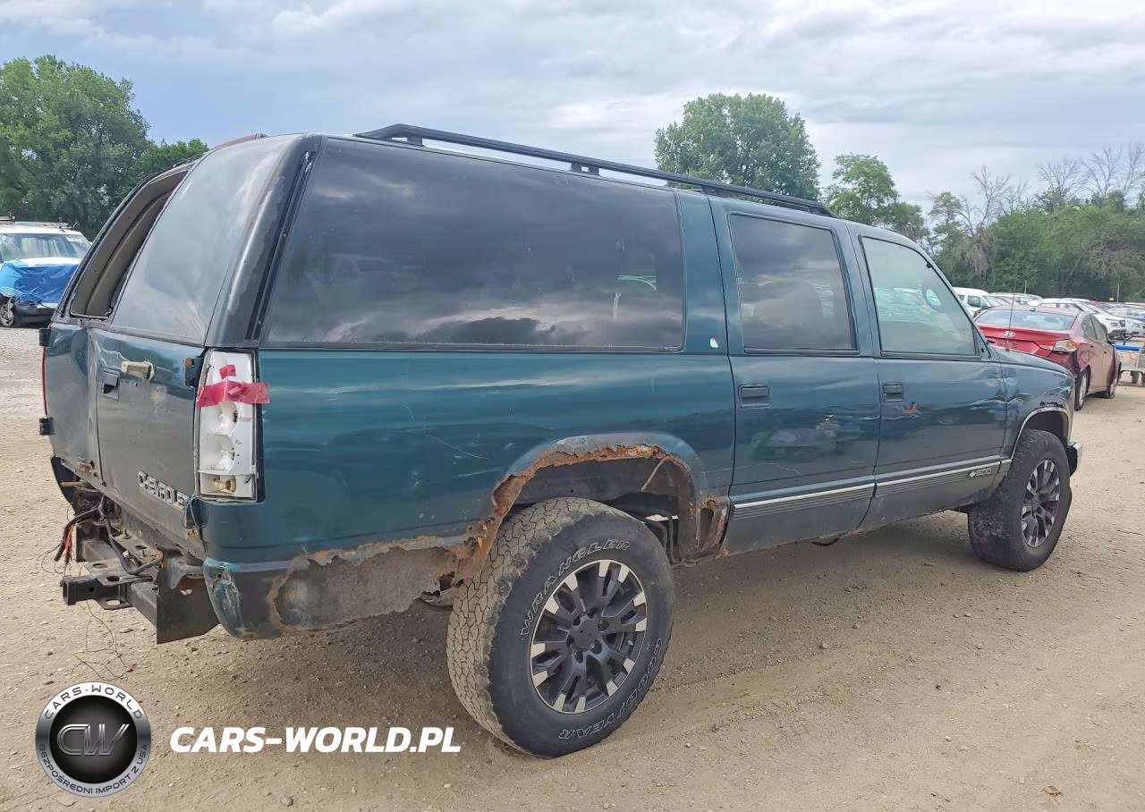 1998 Chevrolet Suburban K1500 VIN:3GNFK16R6WG102673 - 3