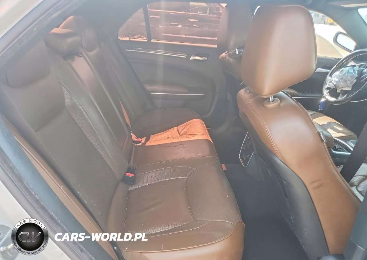 2018 Chrysler 300 Limited VIN:2C3CCAEG3JH194024 - 10