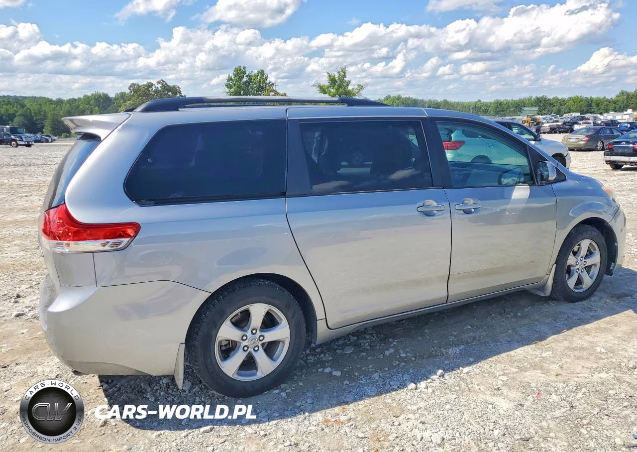 2011 Toyota Sienna Le VIN:5TDKK3DC0BS154345 - 3