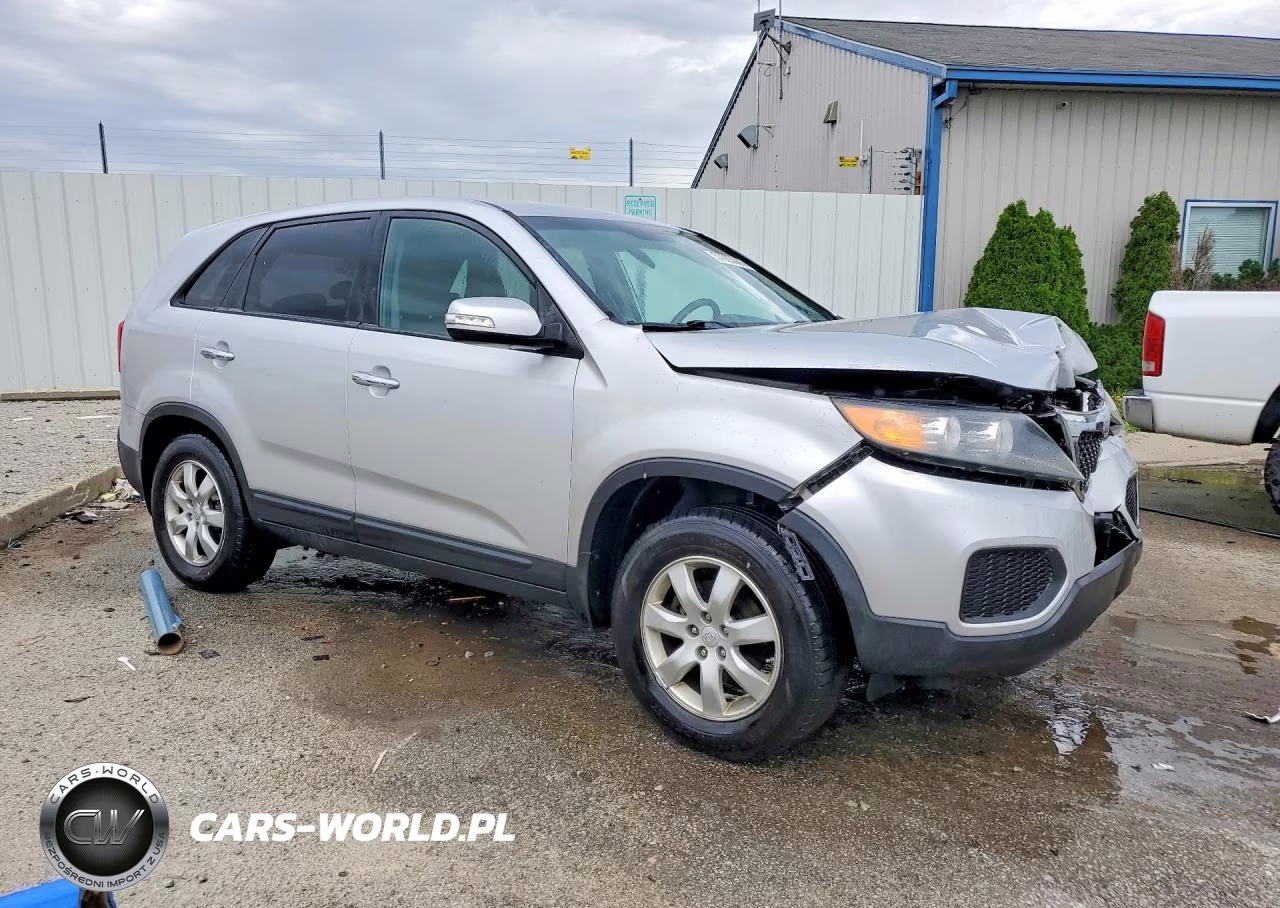 2011 Kia Sorento Lx VIN:5XYKT3A17BG102773 - 4