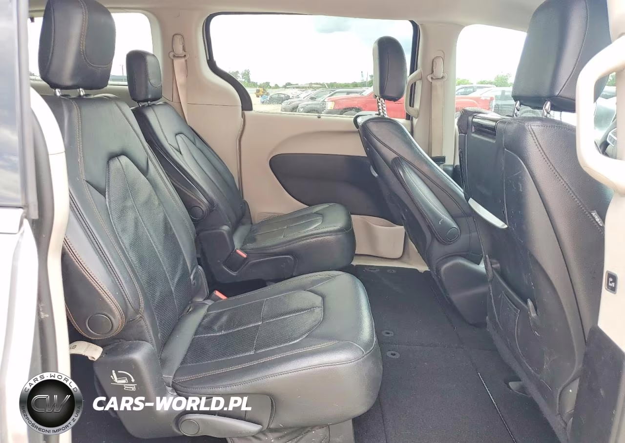 2017 Chrysler Pacifica Touring L Plus VIN:2C4RC1EG4HR543346 - 11