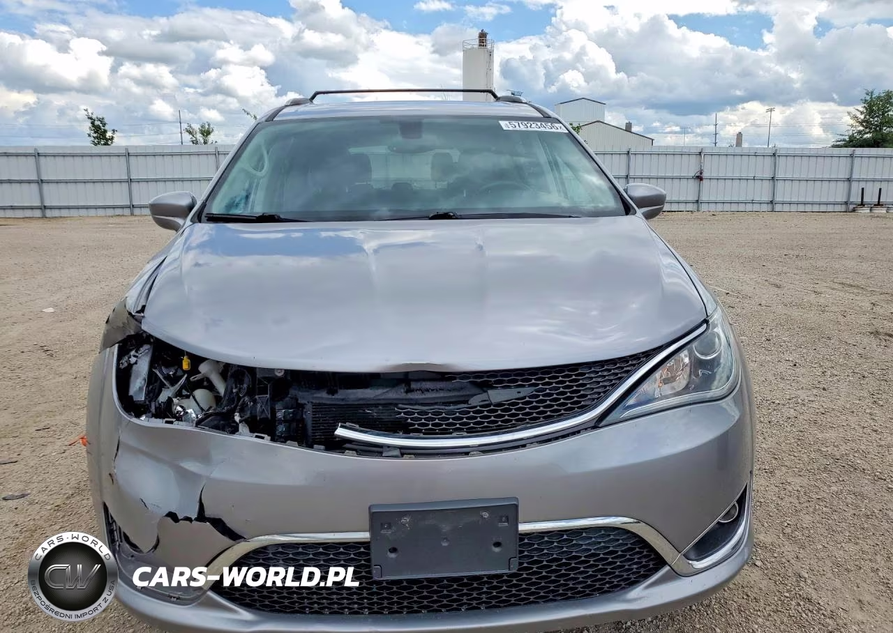 2017 Chrysler Pacifica Touring L Plus VIN:2C4RC1EG4HR543346 - 5
