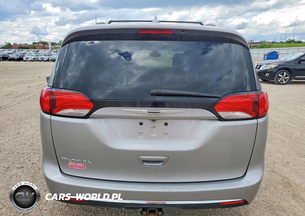2017 Chrysler Pacifica Touring L Plus VIN:2C4RC1EG4HR543346 - 6