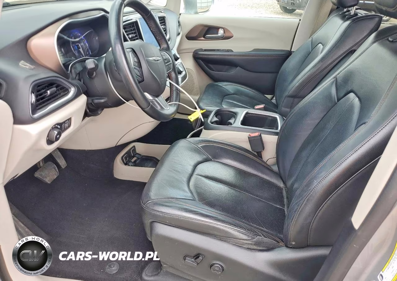 2017 Chrysler Pacifica Touring L Plus VIN:2C4RC1EG4HR543346 - 7