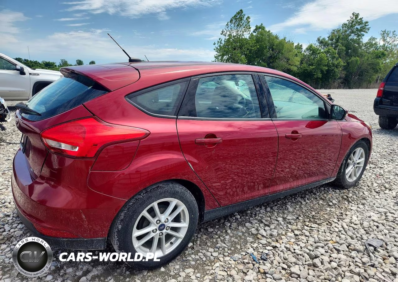 2017 Ford Focus Se VIN:1FADP3K28HL328876 - 3