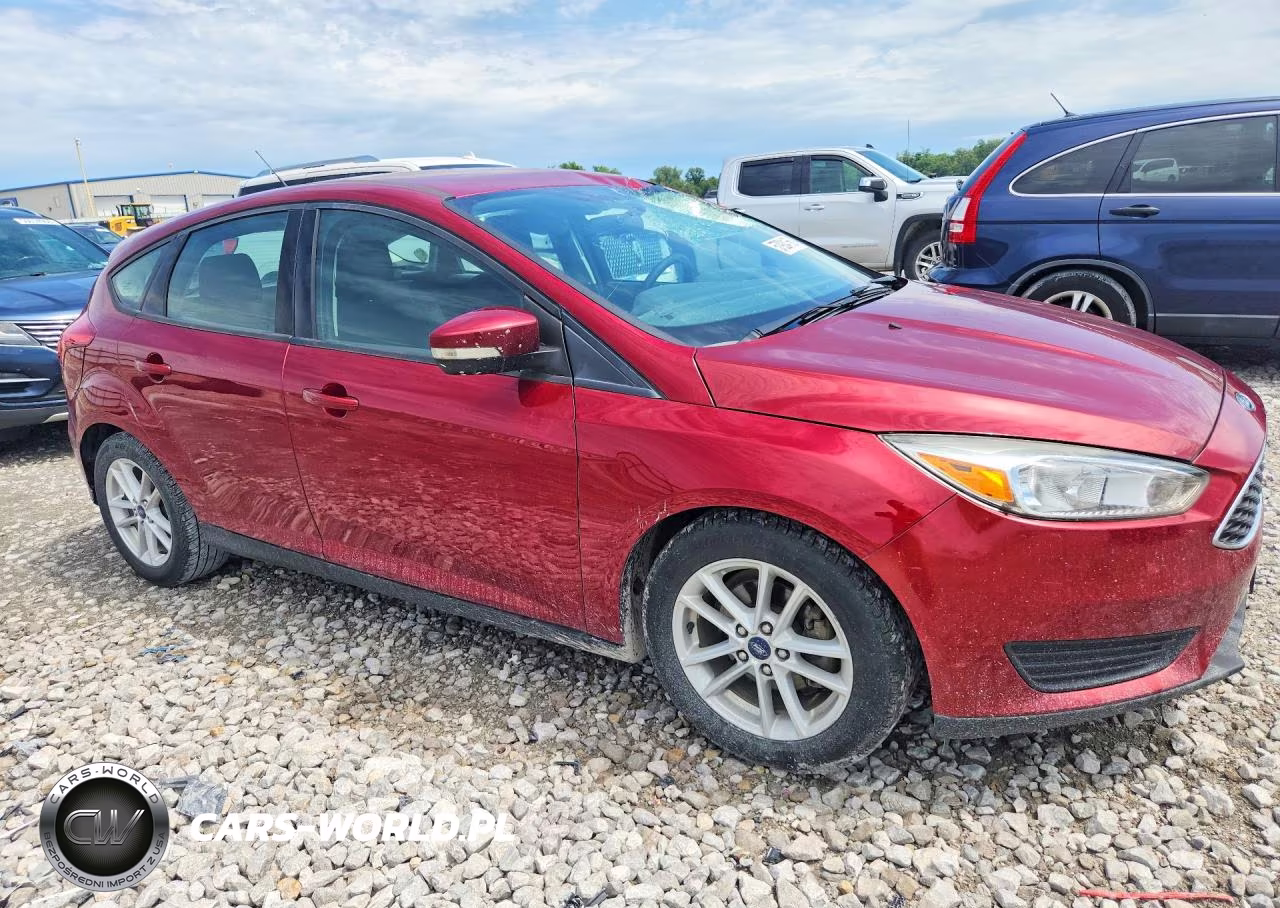 2017 Ford Focus Se VIN:1FADP3K28HL328876 - 4