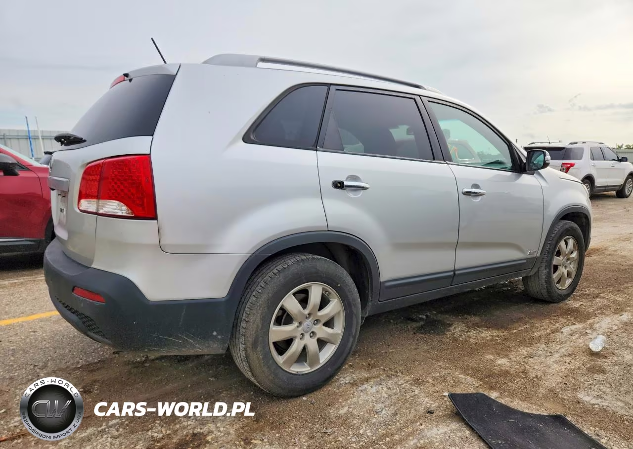 2013 Kia Sorento Lx VIN:5XYKTCA64DG401636 - 3