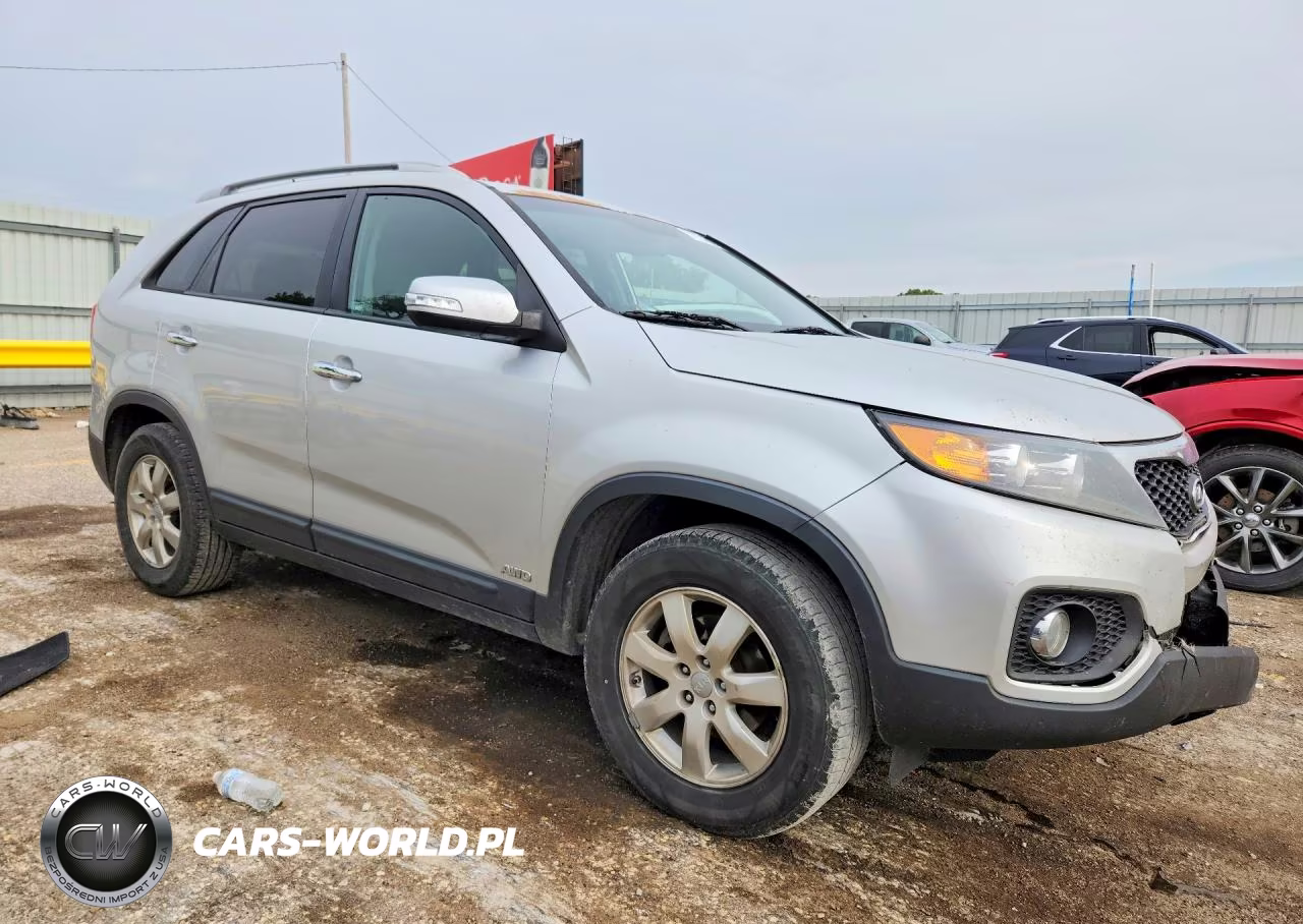 2013 Kia Sorento Lx VIN:5XYKTCA64DG401636 - 4