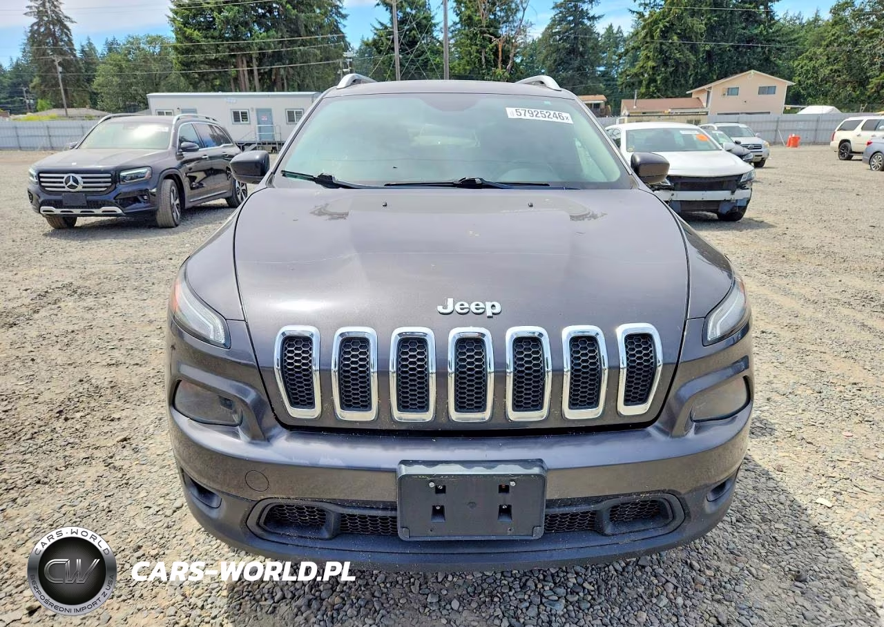 2014 Jeep Cherokee Latitude VIN:1C4PJLCB2EW139402 - 5