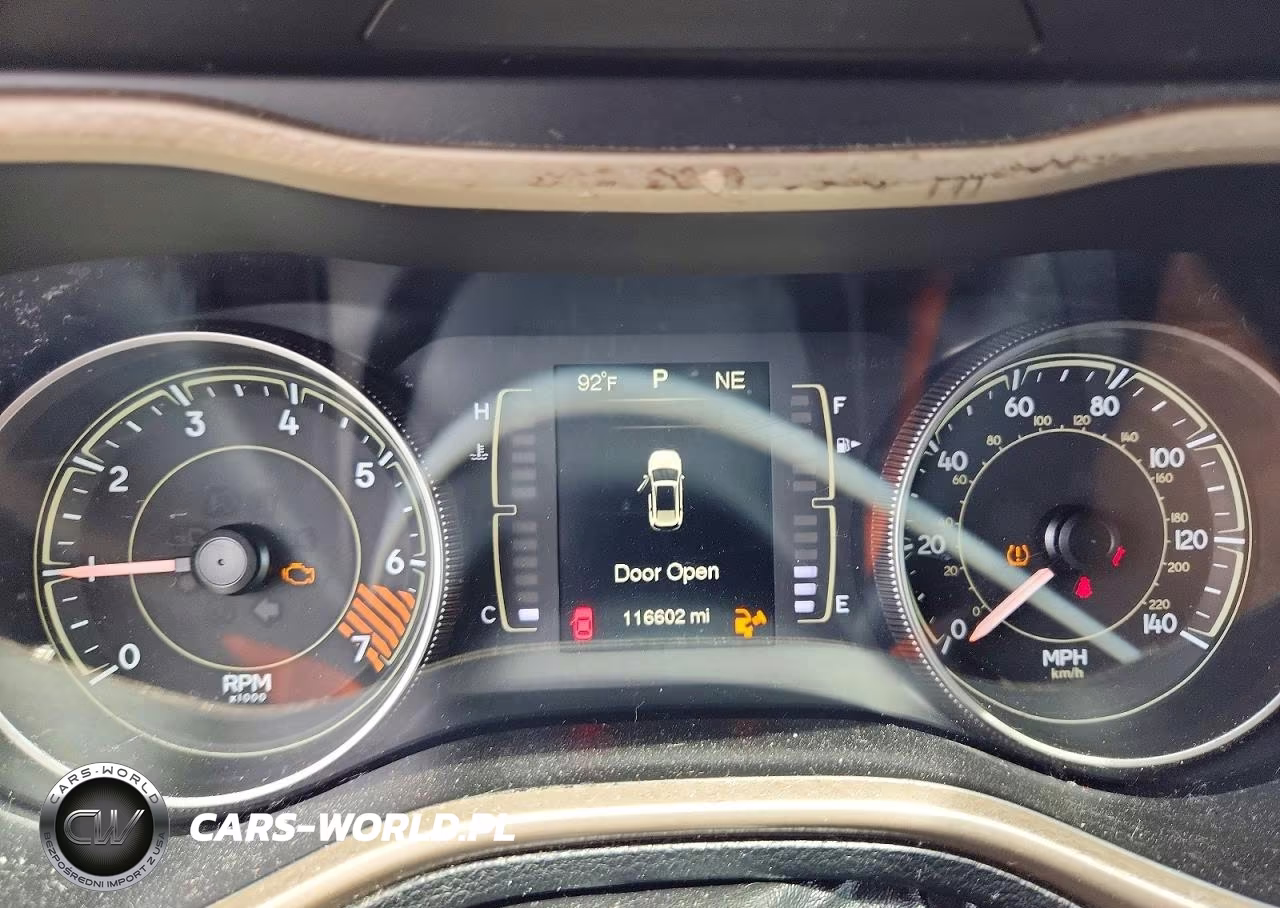 2014 Jeep Cherokee Latitude VIN:1C4PJLCB2EW139402 - 9