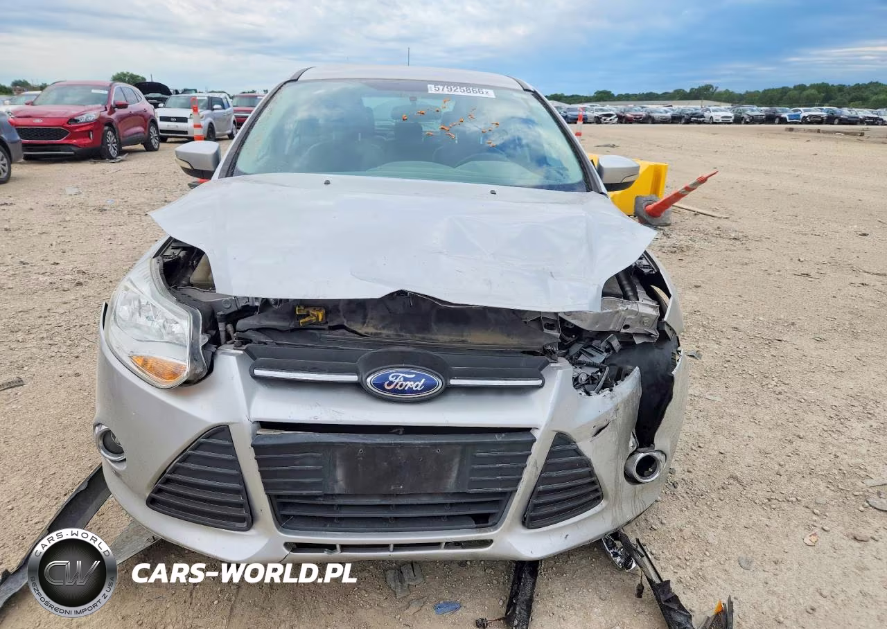 2014 Ford Focus Se VIN:1FADP3K24EL302576 - 5