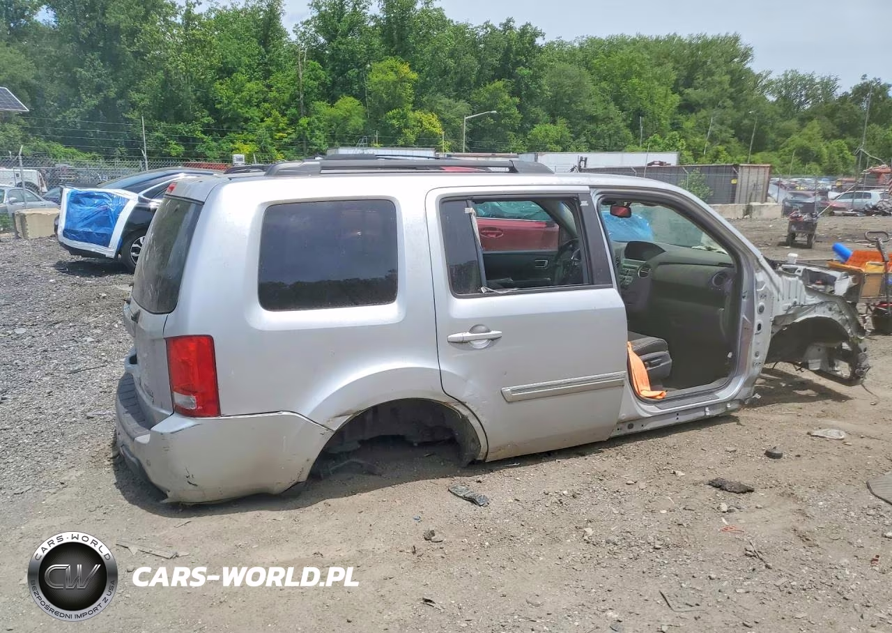 2011 Honda Pilot Touring VIN:5FNYF4H98BB041587 - 3