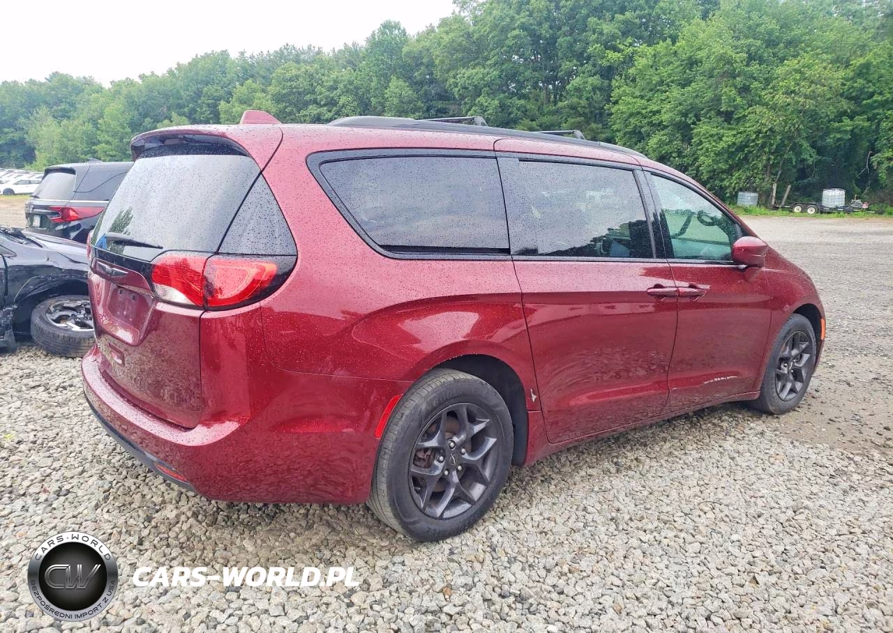 2020 Chrysler Pacifica Touring L VIN:2C4RC1BG1LR251022 - 3
