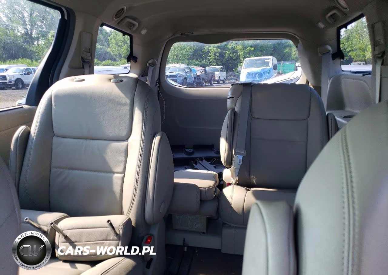 2018 Toyota Sienna Xle 8-Passenger VIN:5TDYZ3DC8JS929558 - 10