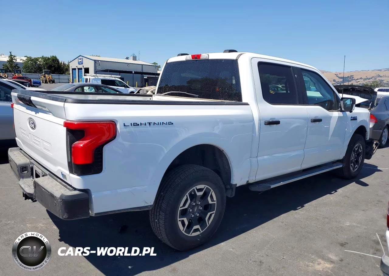 2024 Ford F150 Lightning Pro VIN:1FTVW1BKXRWG29302 - 3