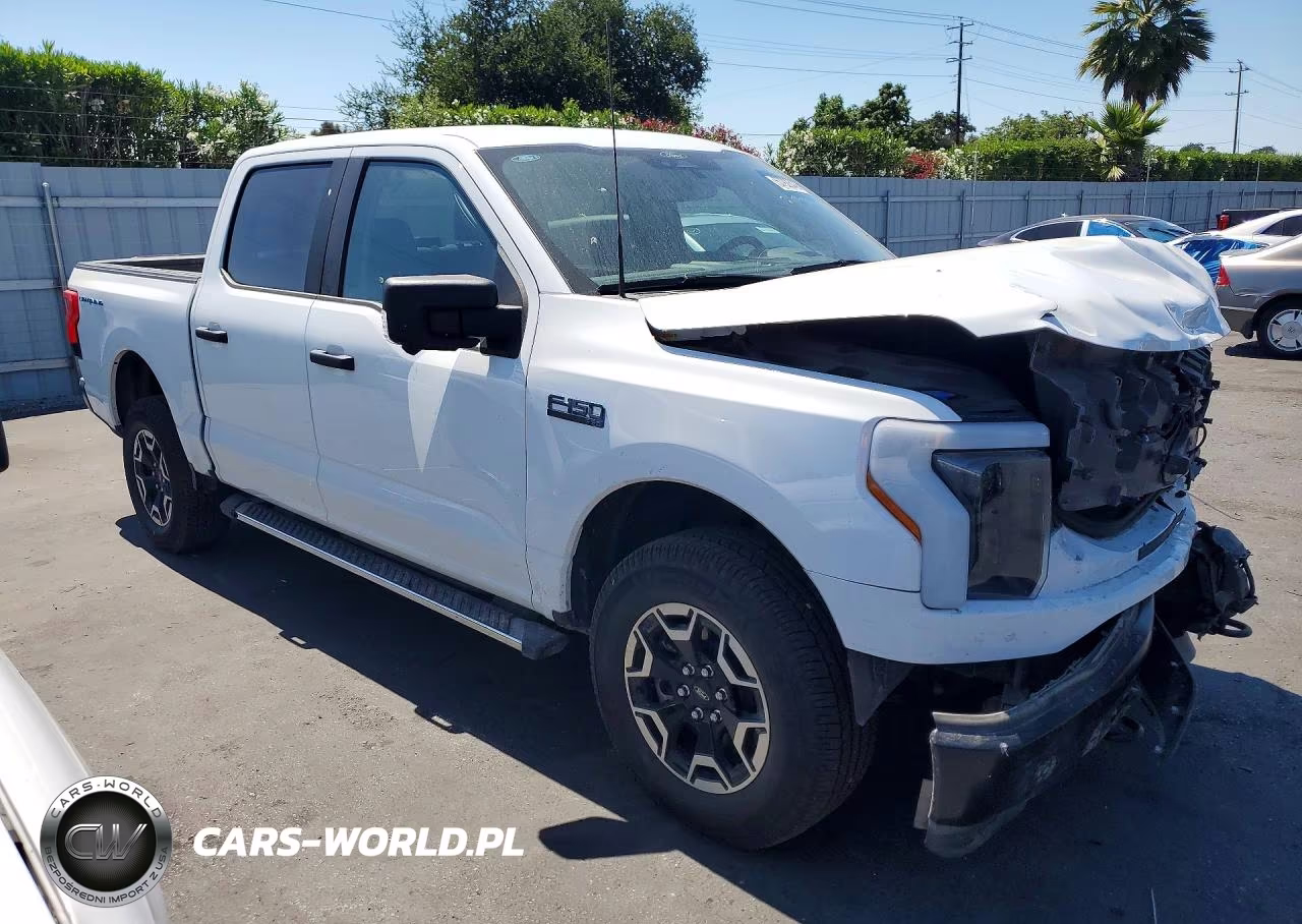 2024 Ford F150 Lightning Pro VIN:1FTVW1BKXRWG29302 - 4