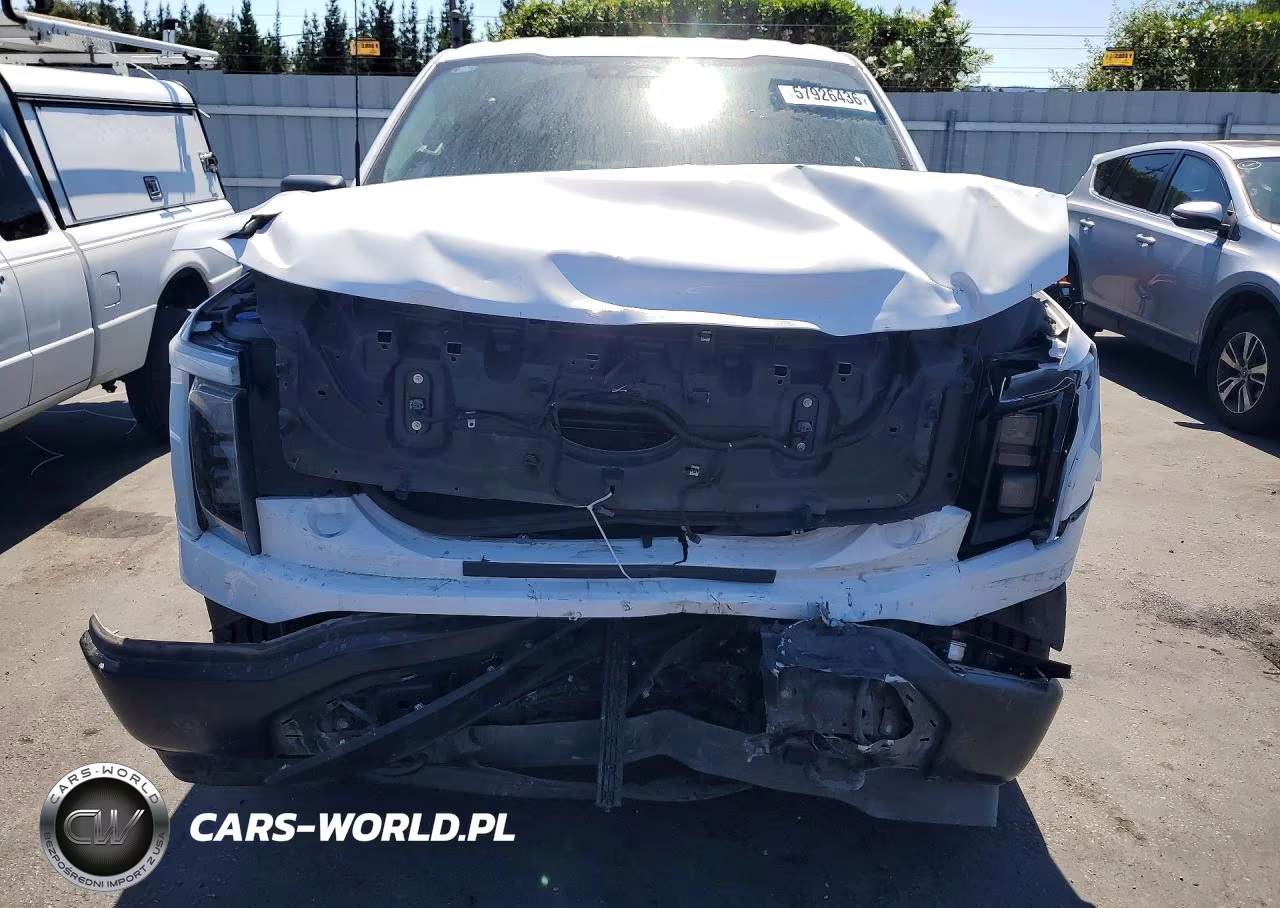 2024 Ford F150 Lightning Pro VIN:1FTVW1BKXRWG29302 - 5