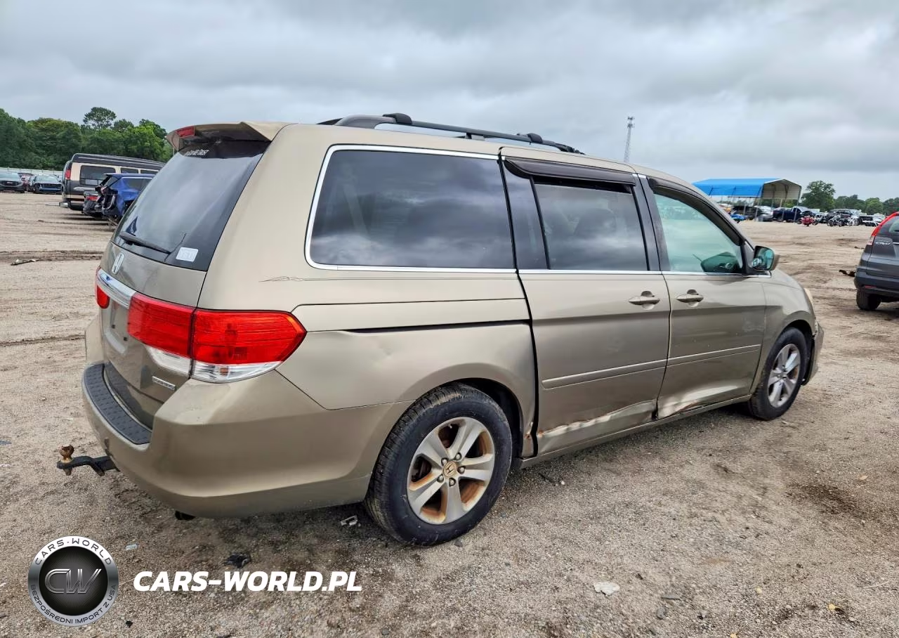 2010 Honda Odyssey Touring VIN:5FNRL3H95AB004924 - 3