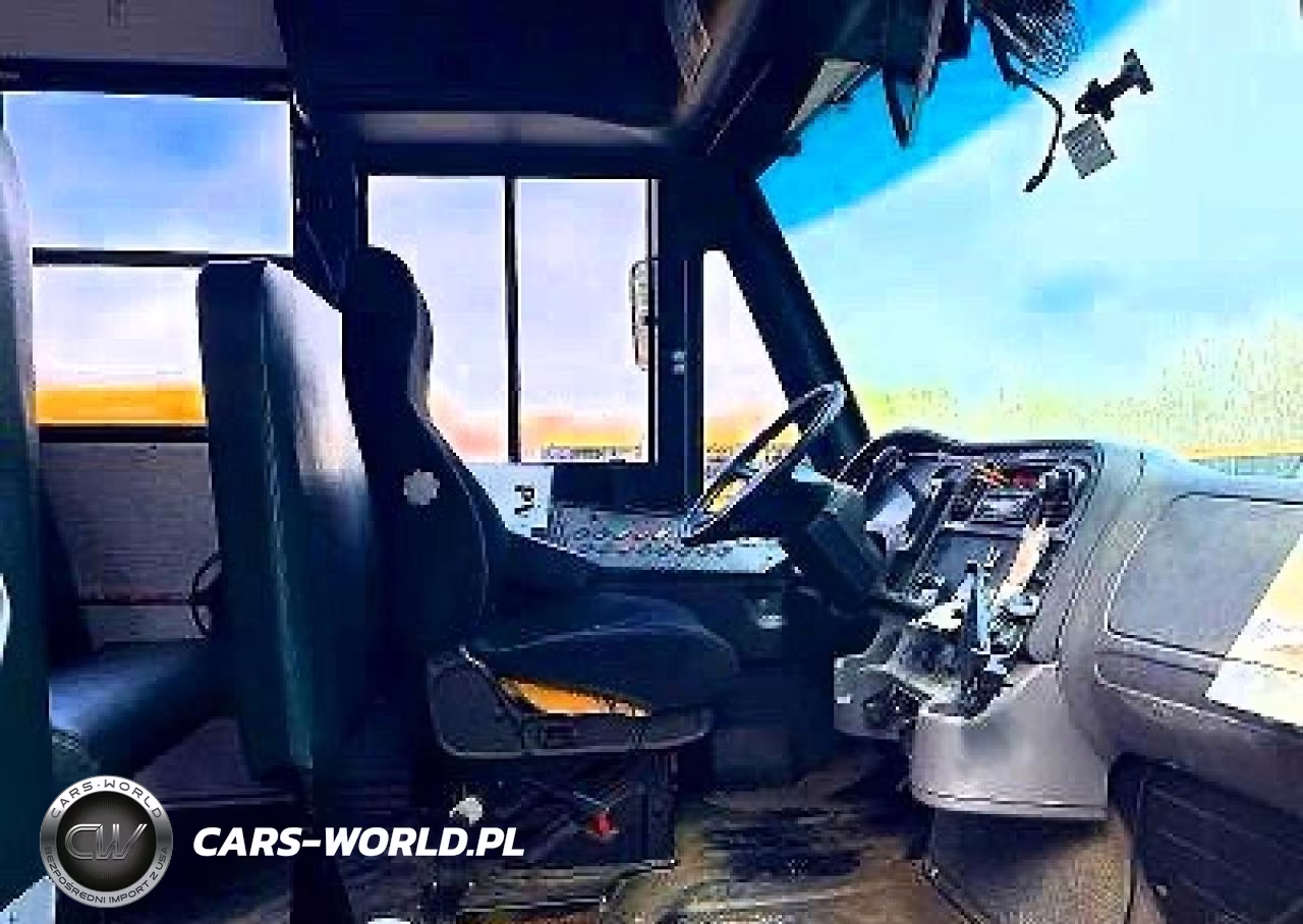 2015 Freightliner Chassis B2B VIN:4UZABRDU7FCGJ8499 - 5