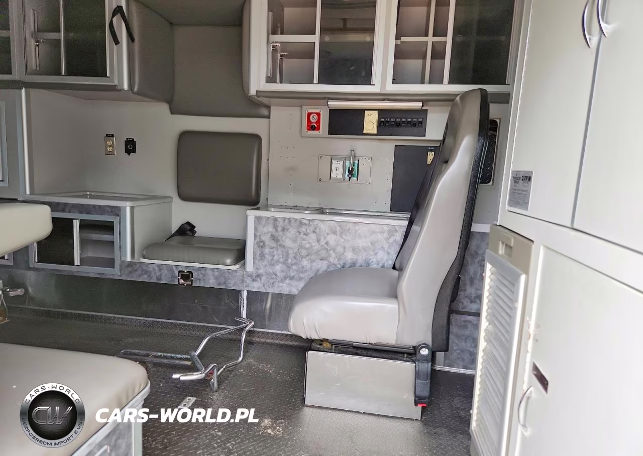 2008 Chevrolet Express G3 - Ambulance VIN:1GBJG316381217430 - 11