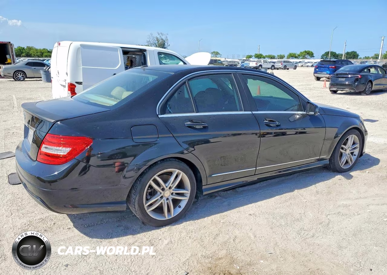 2014 Mercedes-Benz C 250 VIN:WDDGF4HB7EA933069 - 3