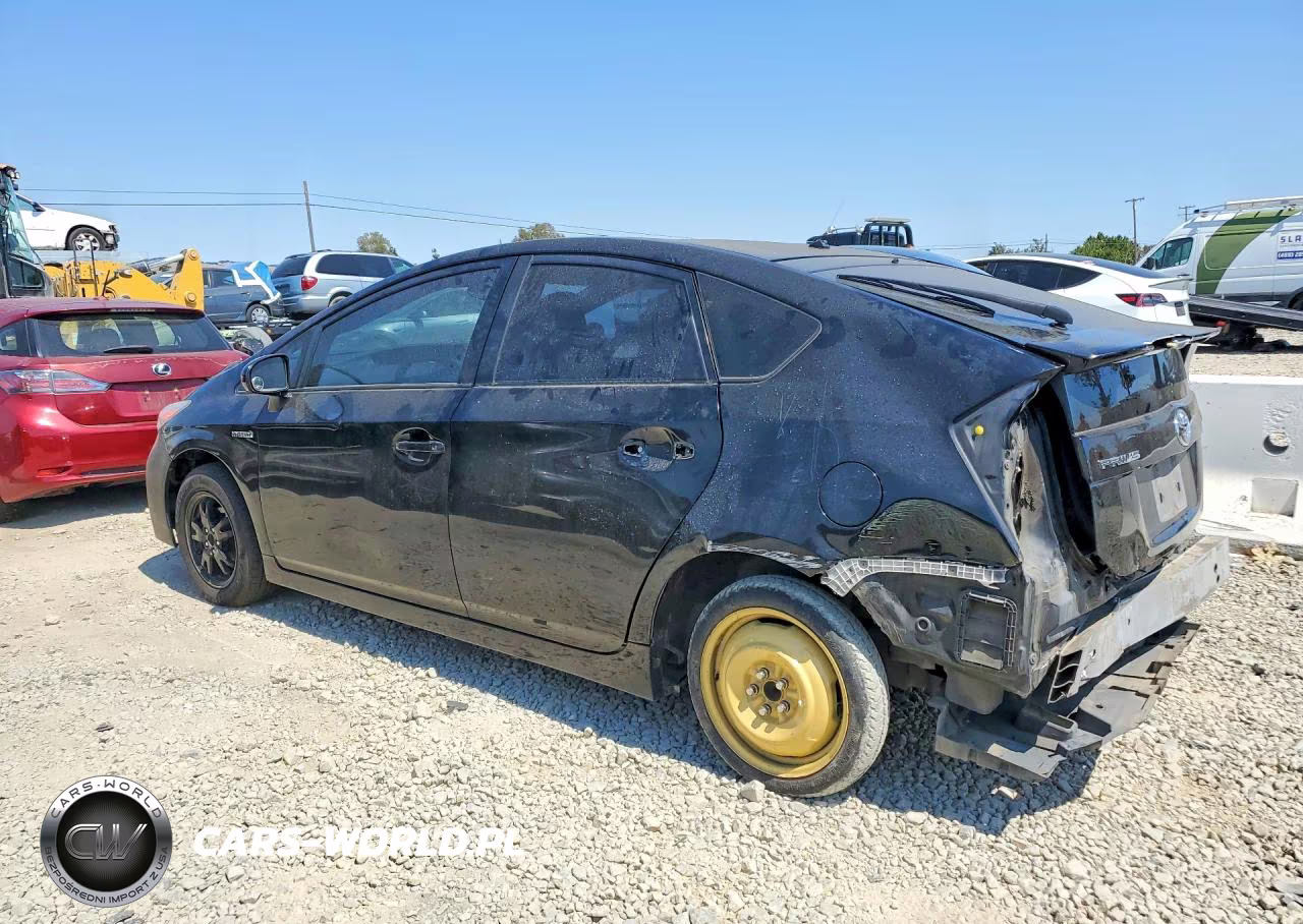 2015 Toyota Prius Two VIN:JTDKN3DU8F0446379 - 2