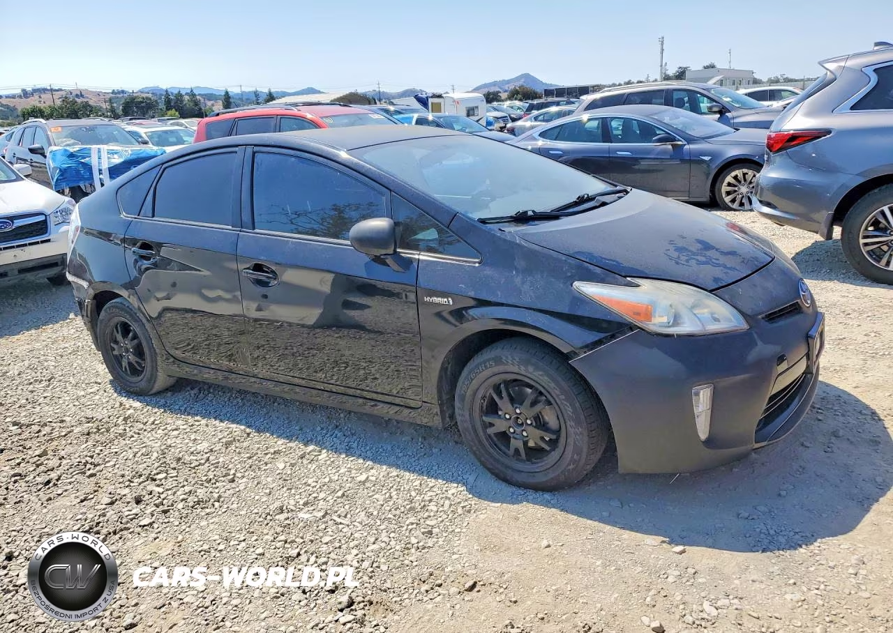 2015 Toyota Prius Two VIN:JTDKN3DU8F0446379 - 4