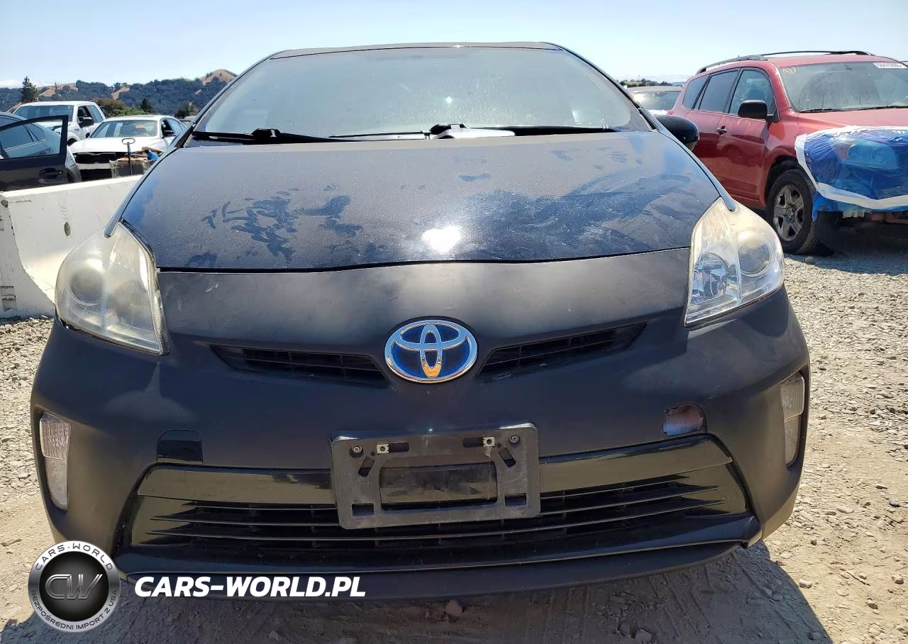 2015 Toyota Prius Two VIN:JTDKN3DU8F0446379 - 5