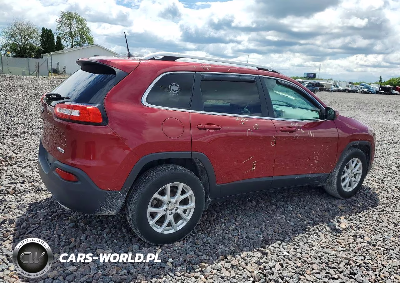 2016 Jeep Cherokee Latitude VIN:1C4PJMCS9GW101156 - 3
