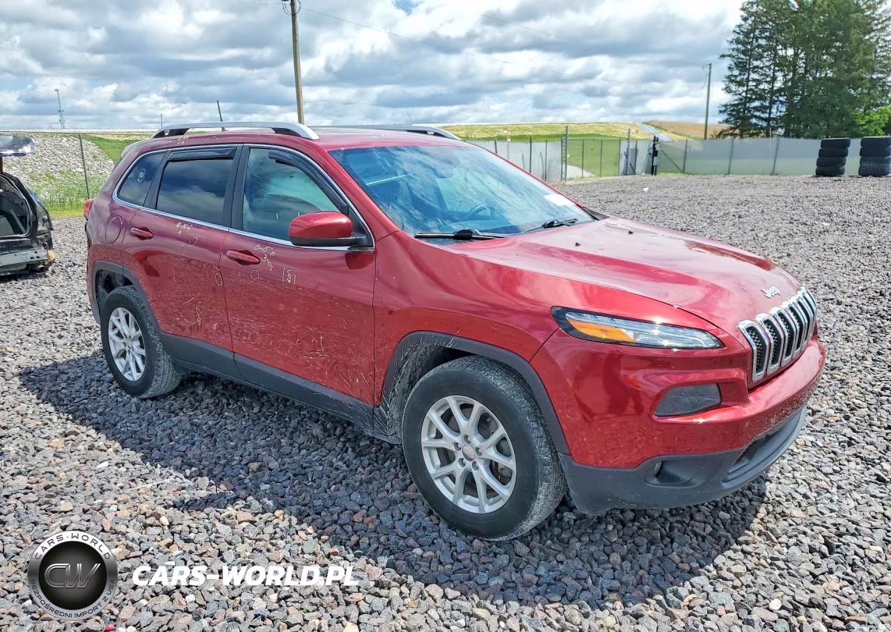 2016 Jeep Cherokee Latitude VIN:1C4PJMCS9GW101156 - 4