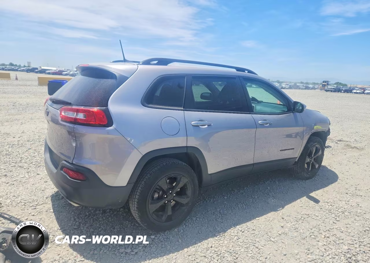 2018 Jeep Cherokee Latitude VIN:1C4PJMCX5JD508910 - 3