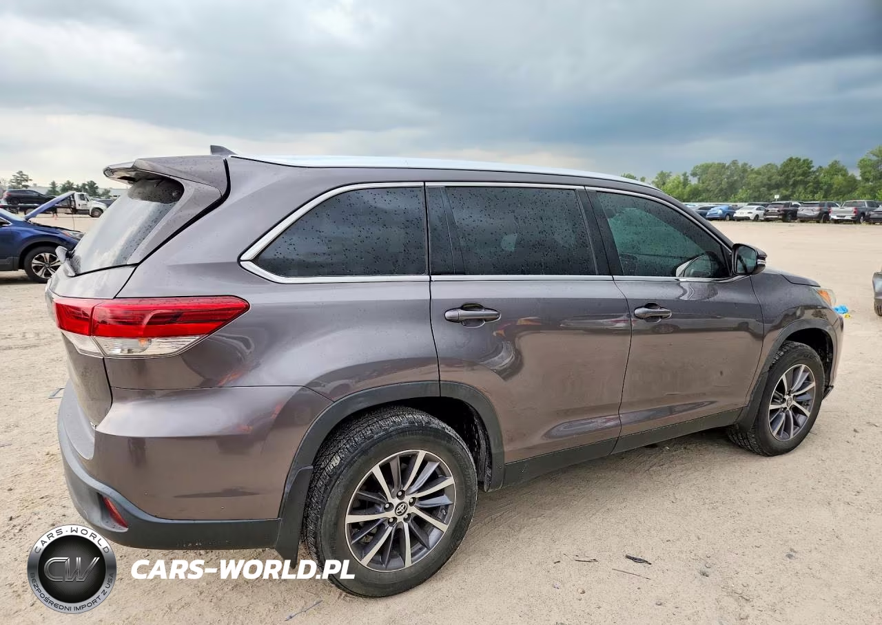 2019 Toyota Highlander Xle VIN:5TDKZRFH2KS318315 - 3