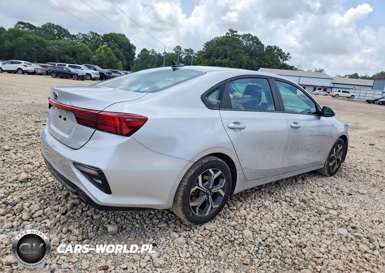 2021 Kia Forte Lxs VIN:3KPF24AD8ME331967 - 3