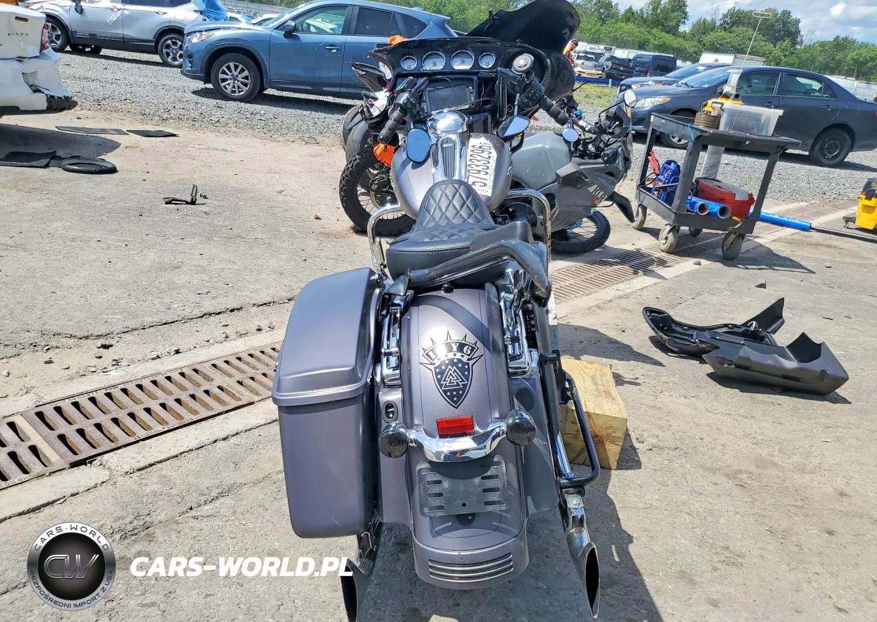 2016 Harley-Davidson Flhxs Street Glide Special VIN:1HD1KRM10GB676161 - 4