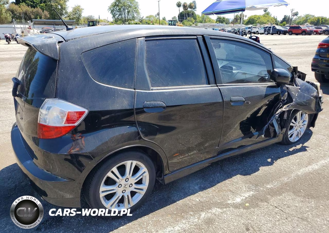 2011 Honda Fit Sport VIN:JHMGE8H53BC004574 - 3