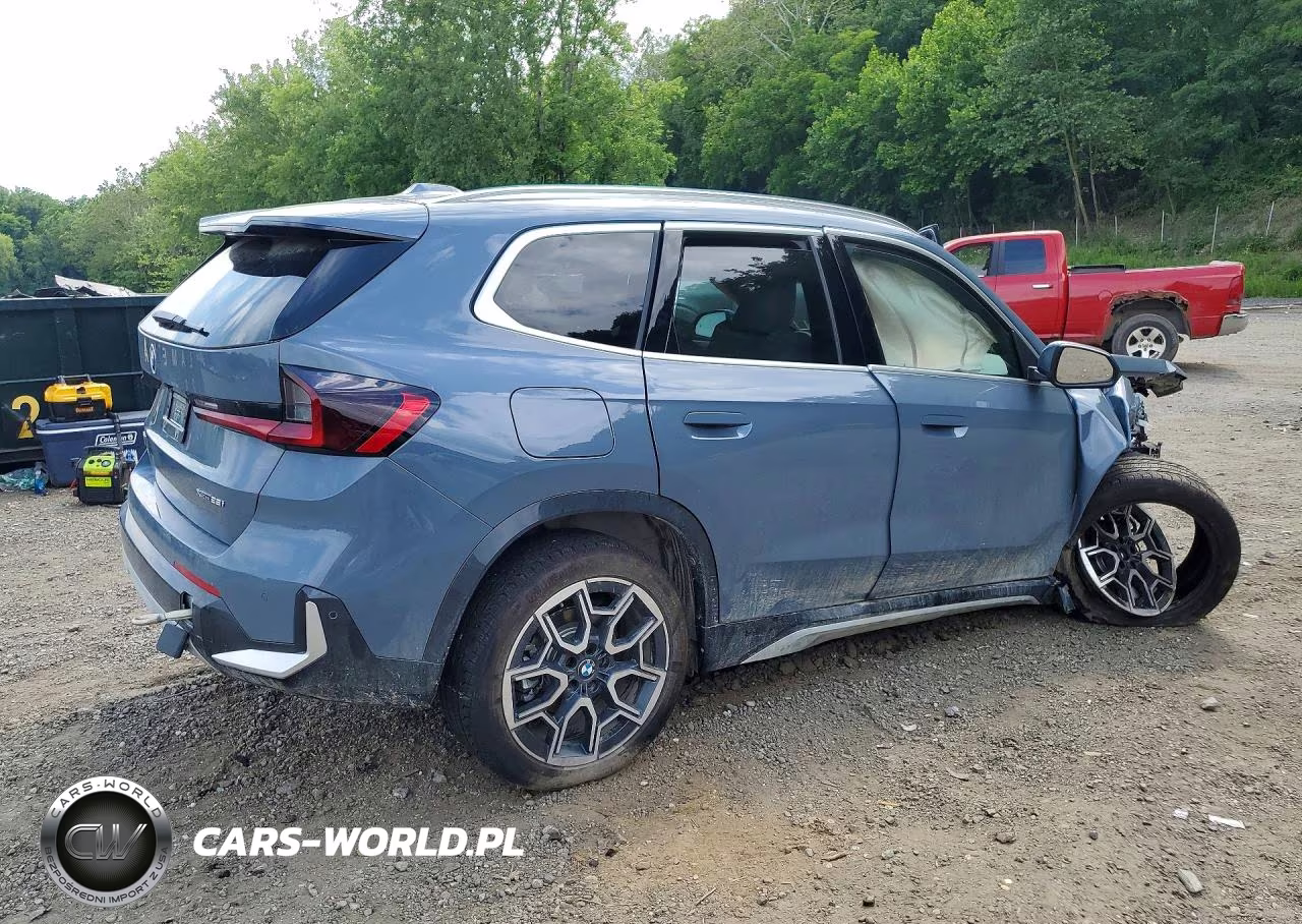 2026 BMW X1 xDrive28I VIN:WBX73EF00T5627897 - 3