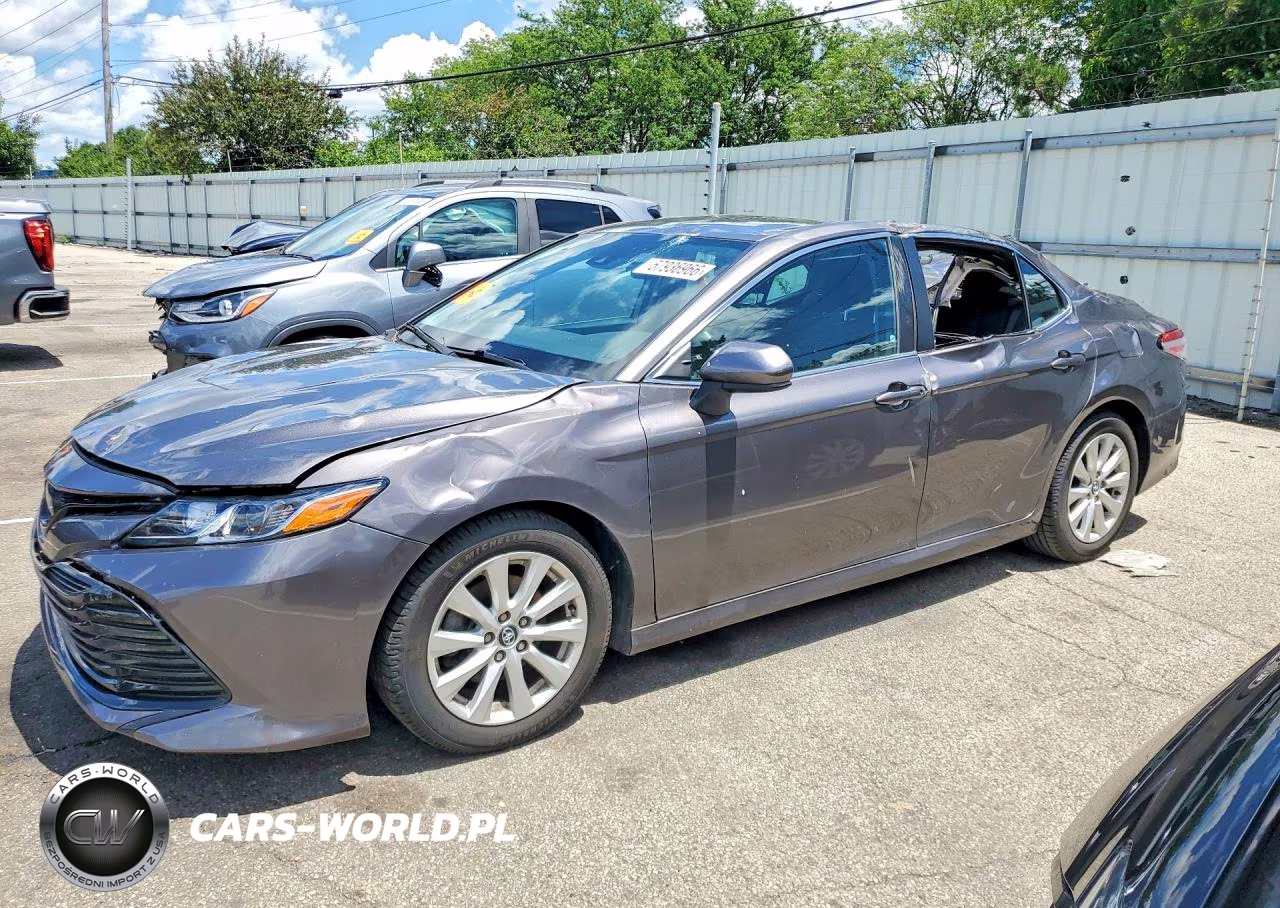 2020 Toyota Camry Le – zdjęcie 1 z 12