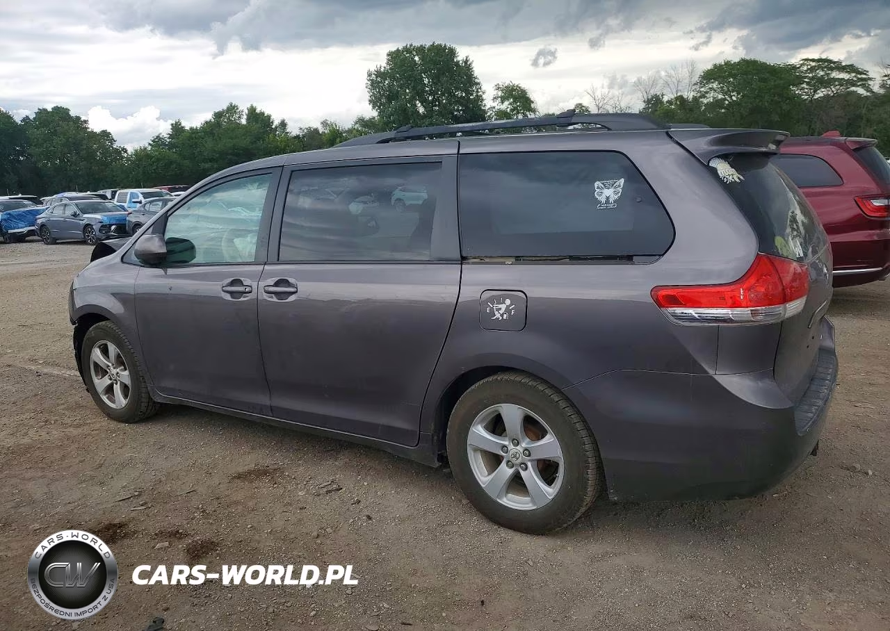 2012 Toyota Sienna Le VIN:5TDKK3DC2CS249250 - 2