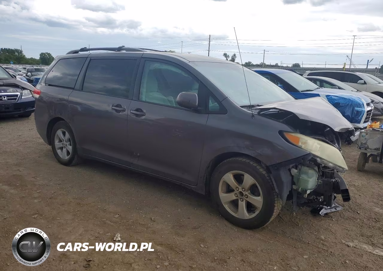 2012 Toyota Sienna Le VIN:5TDKK3DC2CS249250 - 4