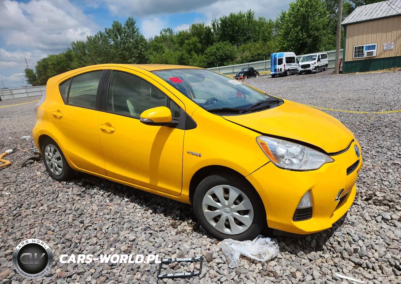 2014 Toyota Prius C One VIN:JTDKDTB37E1076709 - 4