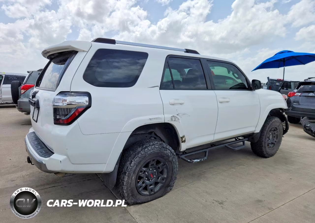 2016 Toyota 4Runner Trail Premium VIN:JTEBU5JR1G5385262 - 3